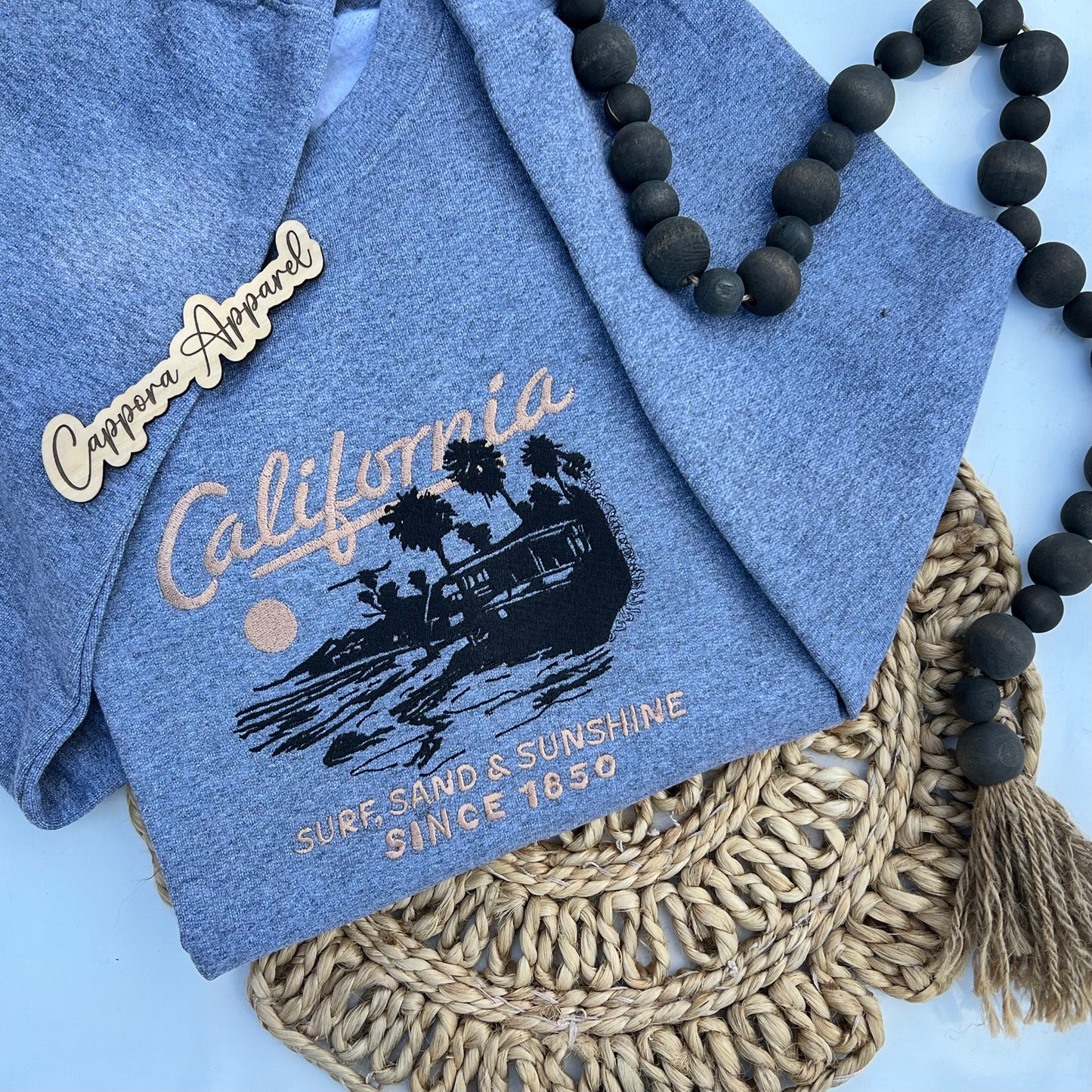 California Embroidered Gildan Sweatshirt – Sun, Surf & Sand Graphic Pullover Crewneck for Casual Coastal Style
