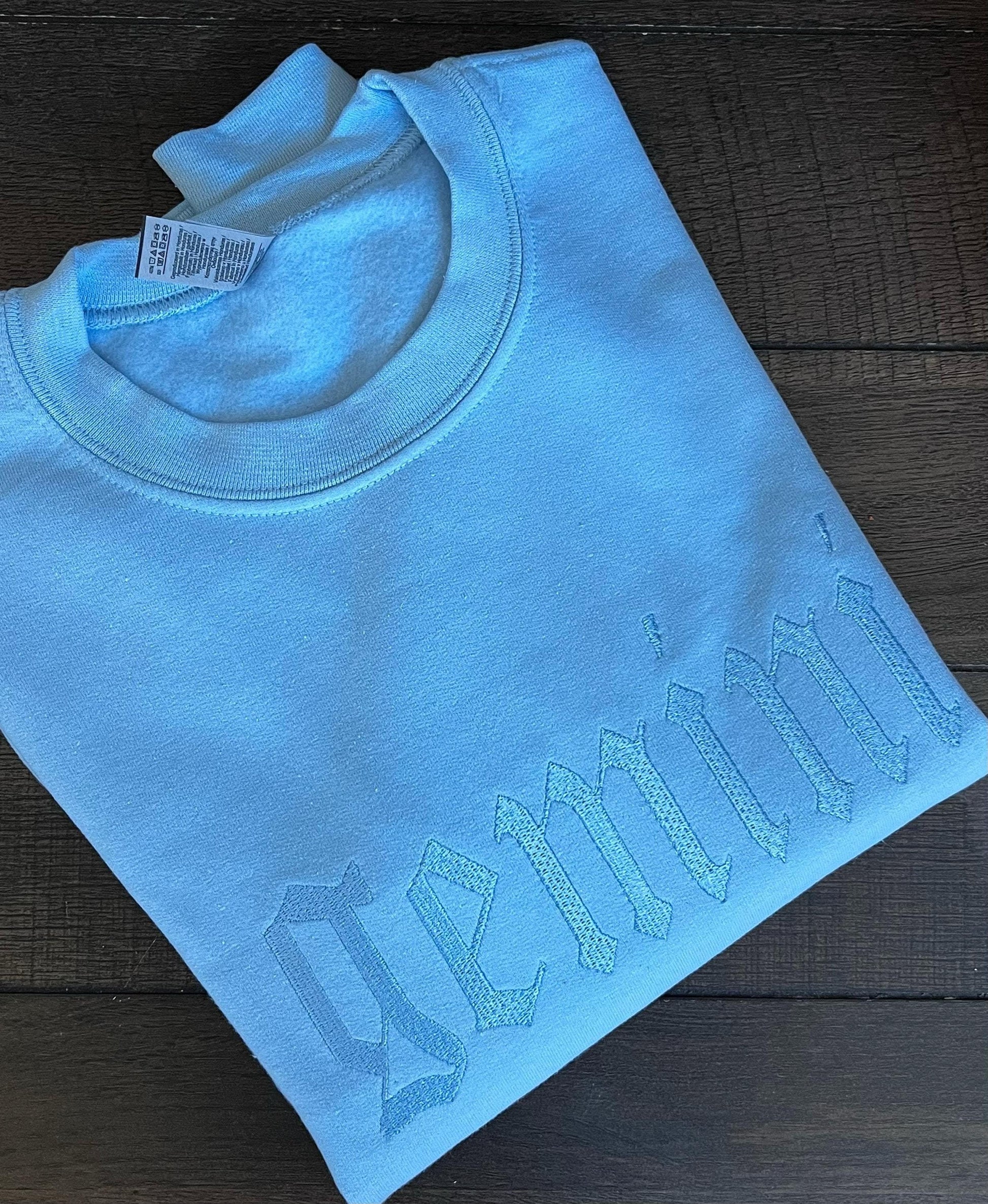Custom Embroidered Horoscope Sweatshirt – Personalized Zodiac Sign Gildan Crewneck, Astrology Gift for Her or Him
