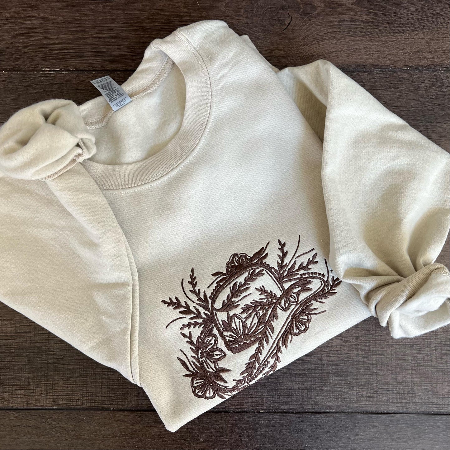 Boho Cowboy Hat Embroidered Crewneck Sweatshirt – Western Cowgirl Gildan Pullover, Cozy Rodeo Aesthetic Gift for Her