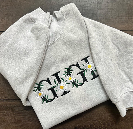 GIGI Embroidered Crewneck Sweatshirt – Cute Floral Daisy Design on Gildan, Gift for Grandma, Cozy Personalized Gigi Sweater