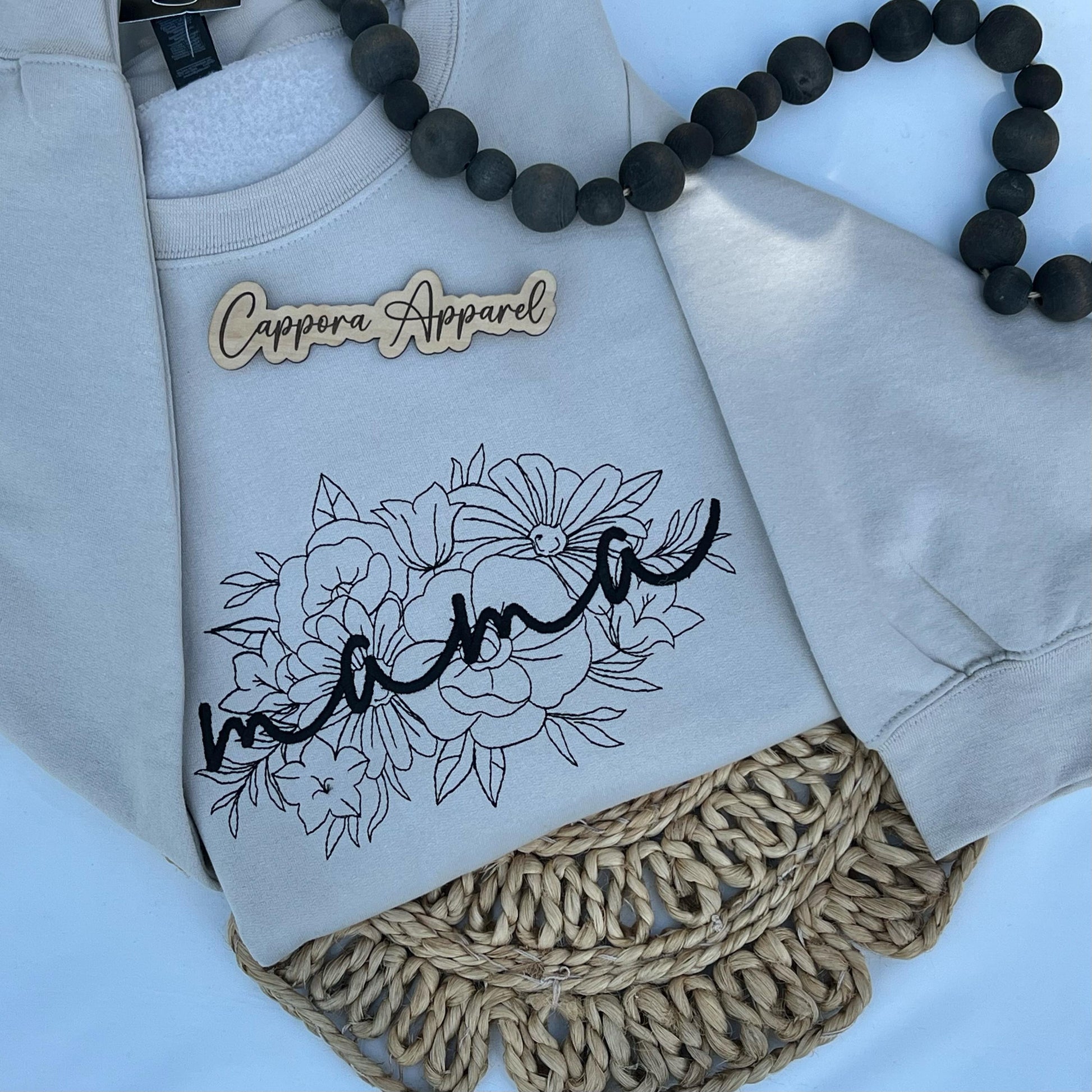 Embroidered Mama Crewneck Sweatshirt – Floral Line Art Design on Gildan, Cozy Gift for Moms, Minimalist Mom Sweatshirt
